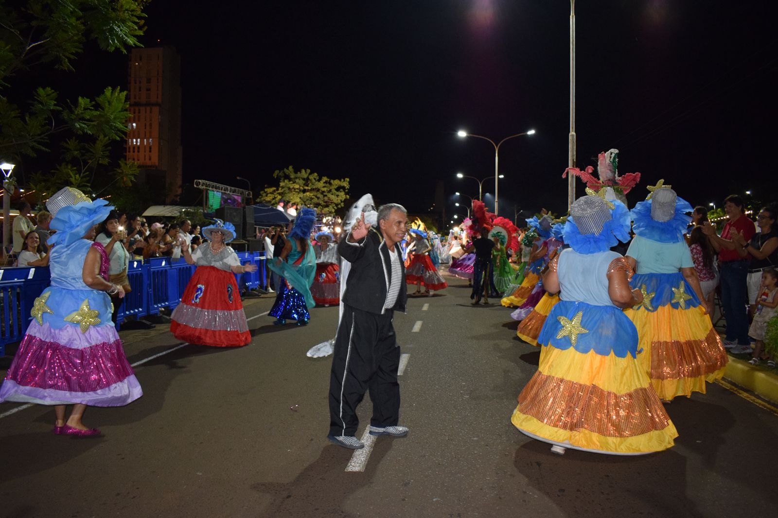 Con identidad barrial y gran convocatoria, finalizaron los Carnavales Posadeños